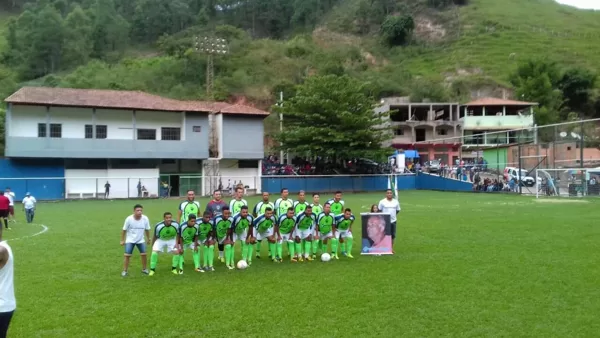 Time da Vila em Carmésia, homenagem ao tecnico José Faria falecido.